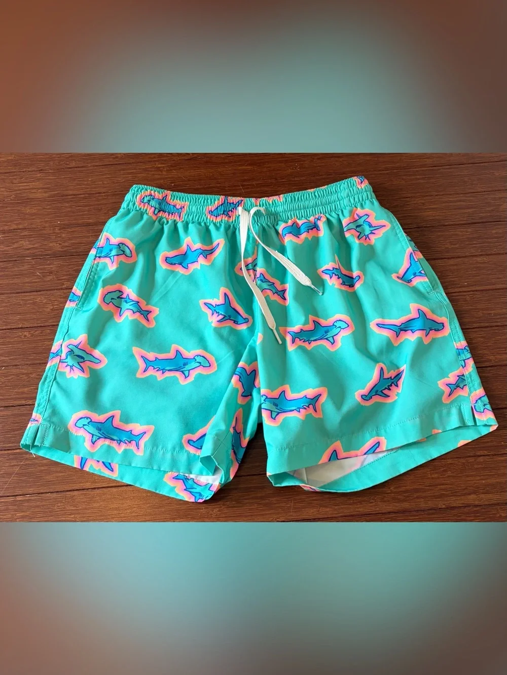 Chubbies Swimming Shorts Men’s Small Shark Water Teal Trunks 5.5 inch inseam